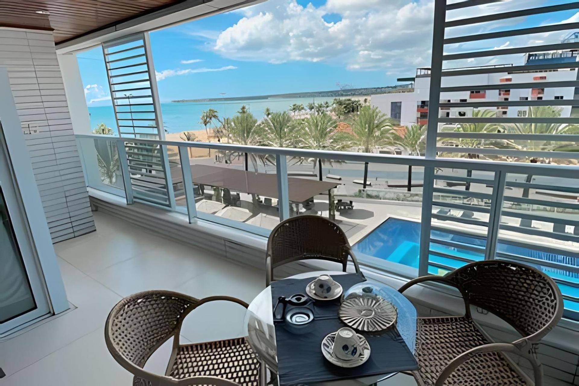 Com Bela Vista O Mar *